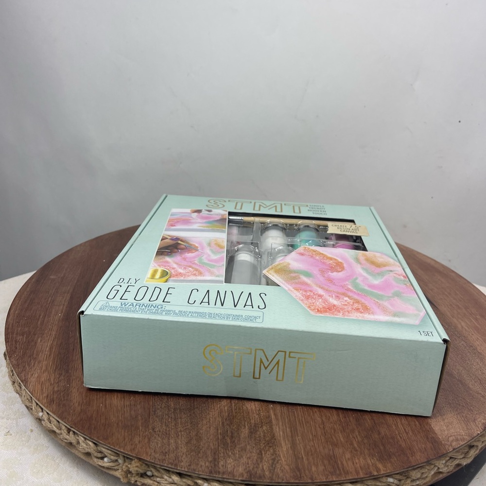 STMT .D.I.Y Geode Canvas. - Picture 4 of 5